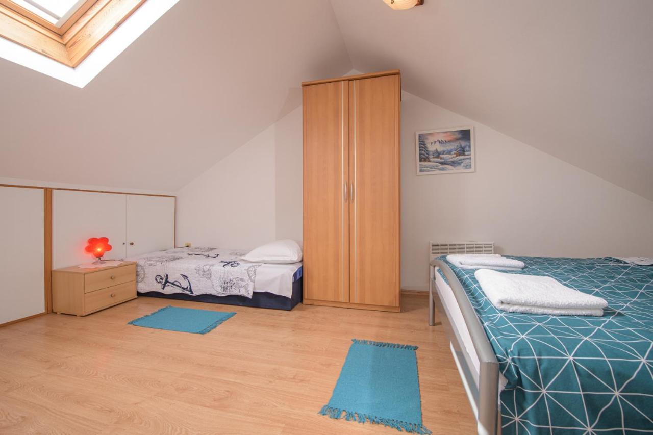 Apartmani Tena Selce Exterior photo